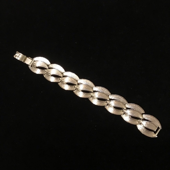 Vintage Lisner Brushed Silver Tone Bracelet - Picture 1 of 7